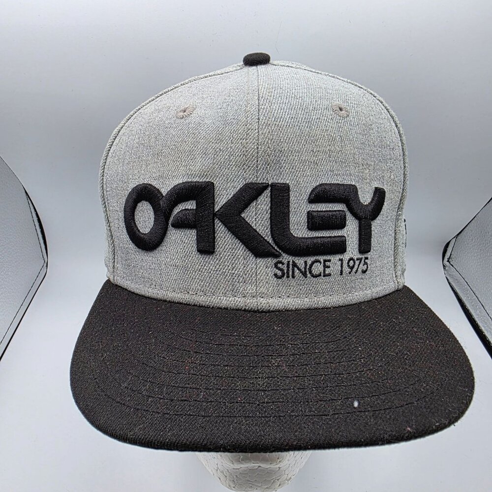 Oakley Since 1975 New Era 9Fifty Snapback Hat Gray Black Adjustable Flat Brim Ca